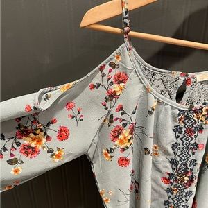 Rewind floral cold shoulder‎ blouse Medium adjustable lightweight casual boho